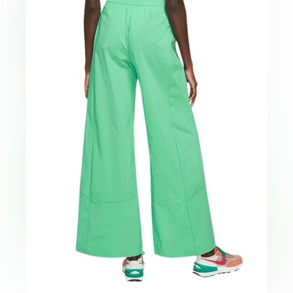 Nike Sportswear Women's Collection green Woven Wide Leg Pants size small new - Picture 2 of 5